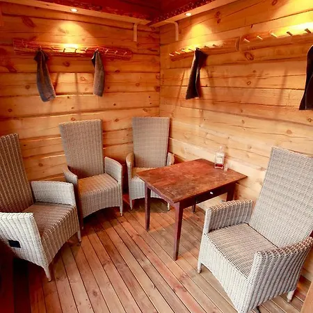 Bed & Breakfast Metsara 3*