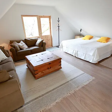 Bed & Breakfast Metsara 3*